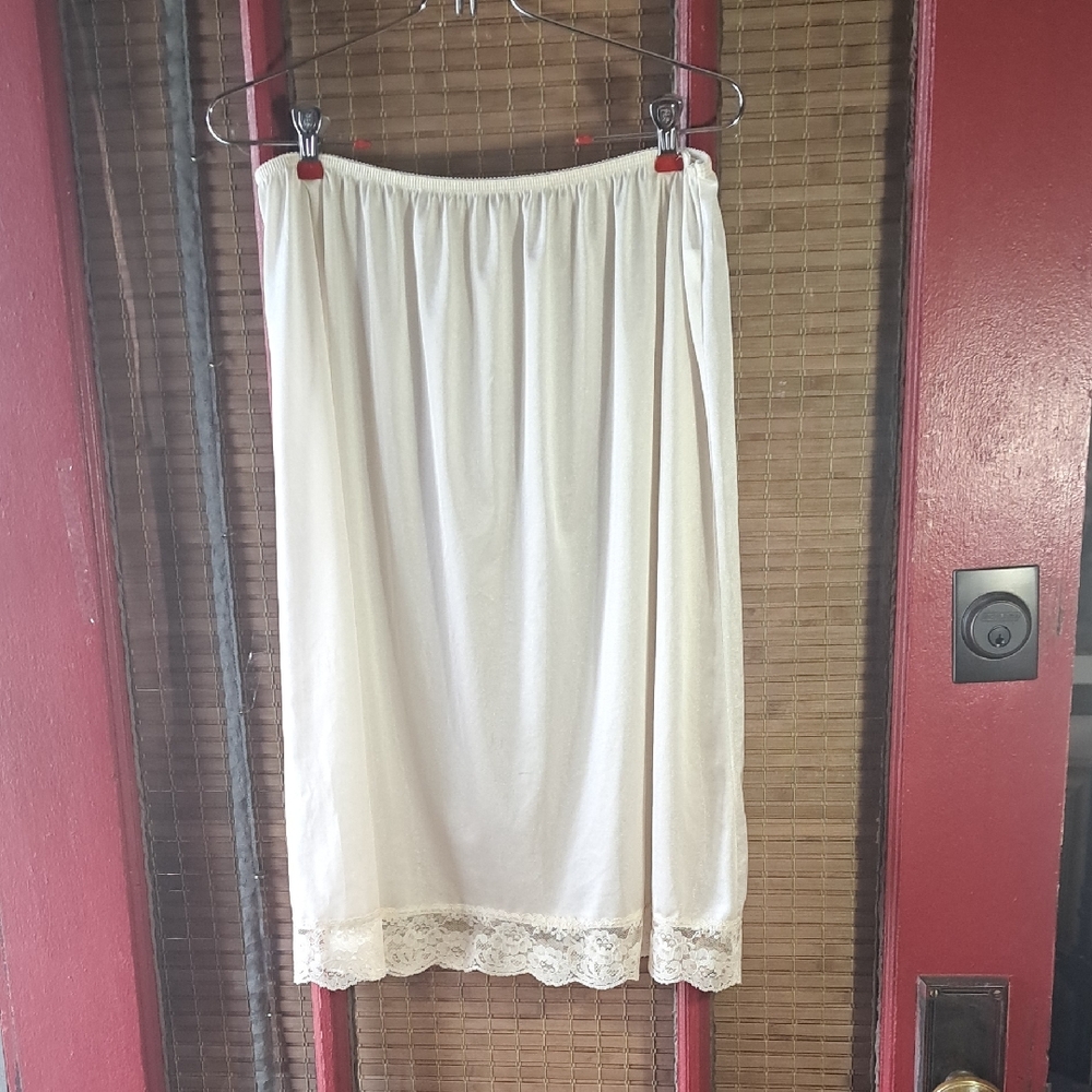 Wondermaid Cream Skirt with Lace Hem